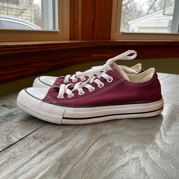 Converse Shoes - Converse maroon low top | W7 M5